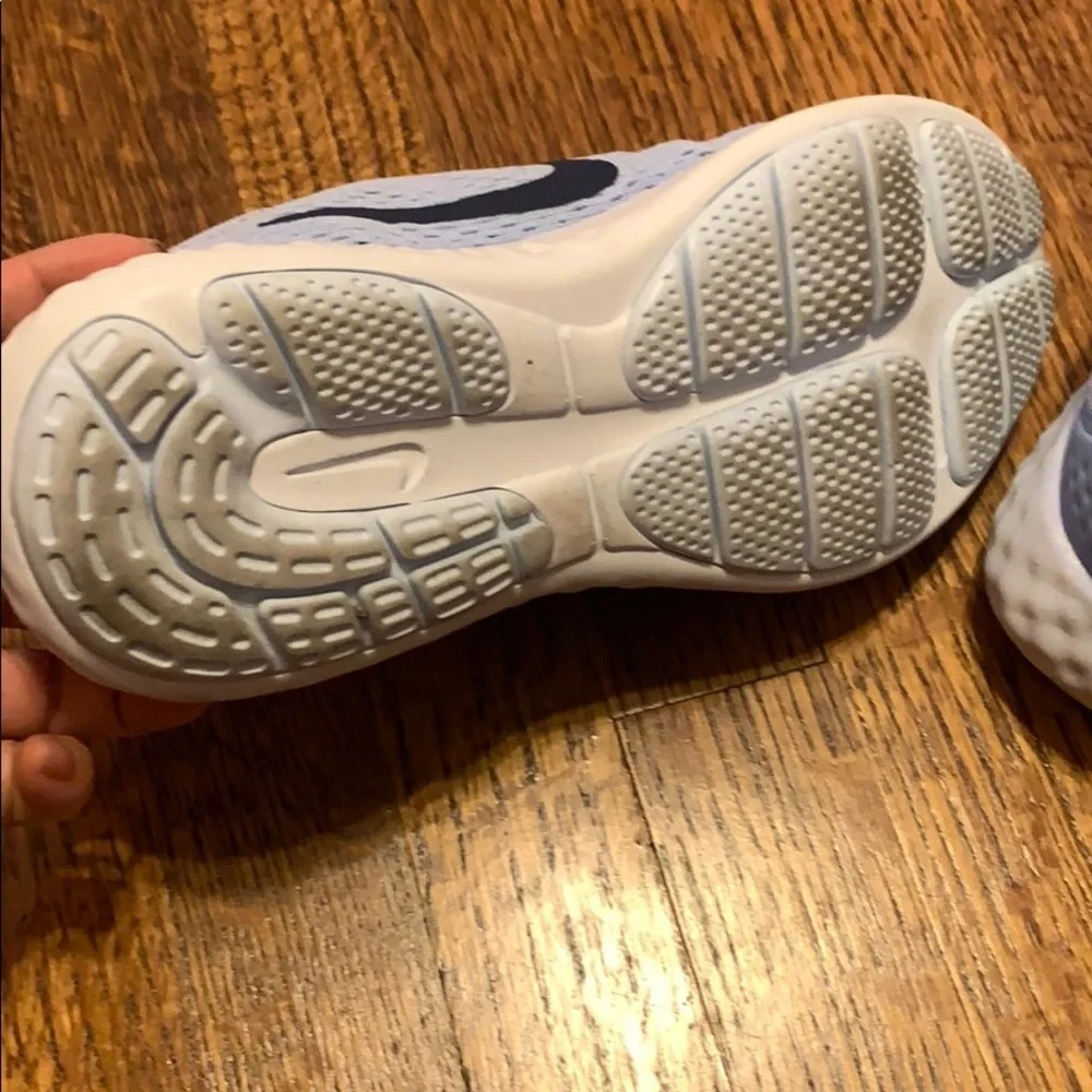 Nike skyelux tennis shoes
